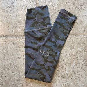 Fleo Camo Leggings - Green and Black